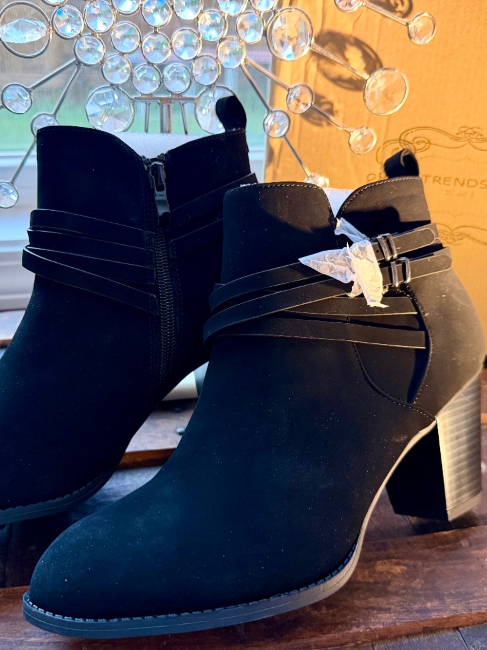 TRENDSUP Suede ankle bootie